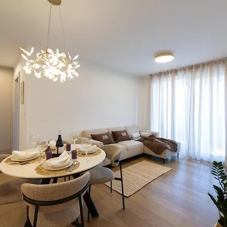 アパート Luxury Znjan,split-two Bathrooms And Free Parking スプリト